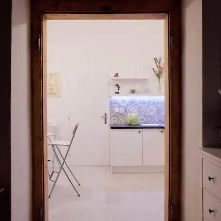Center With Fireplace Apartment